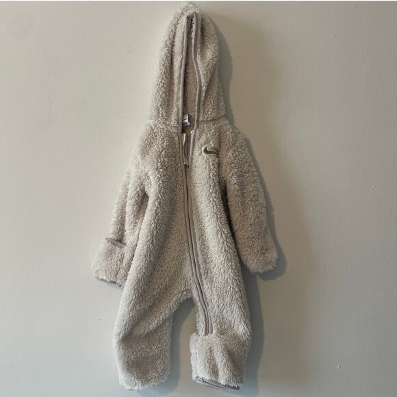 Nike Hooded Sherpa Baby Coverall in Pale Ivory 6M - Picture 2 of 9